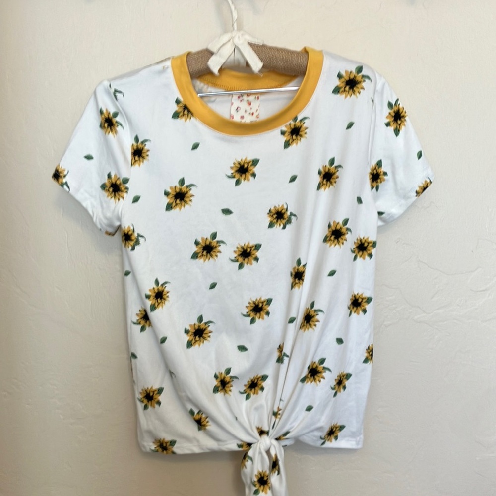 Belle Du Jour White Sunflower Tie Shirt; Size S.